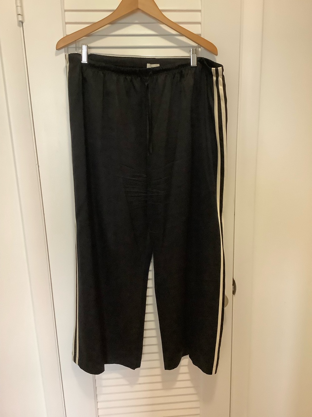Donni silk stripe crop pant - black-white